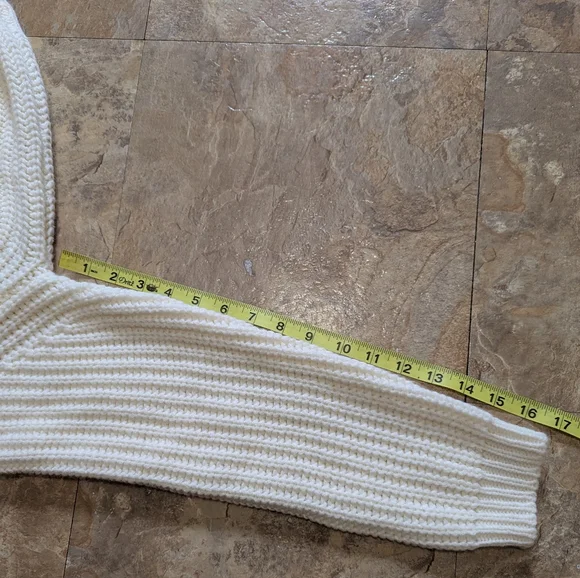 Moon & Madison Medium Cozy‎ Cream Knit Cropped Cowl Neck Sweater - Picture 9 of 10